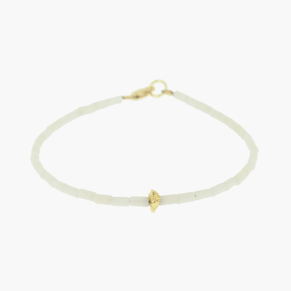 BY1OAK 'Low Tide' White Shell Bracelet with Gold Charm
