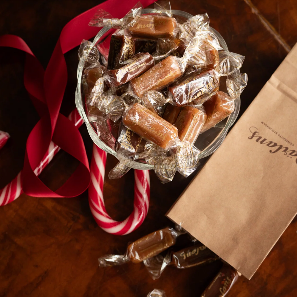 Caramel filled CHRISTMAS CRACKER - 8 pieces