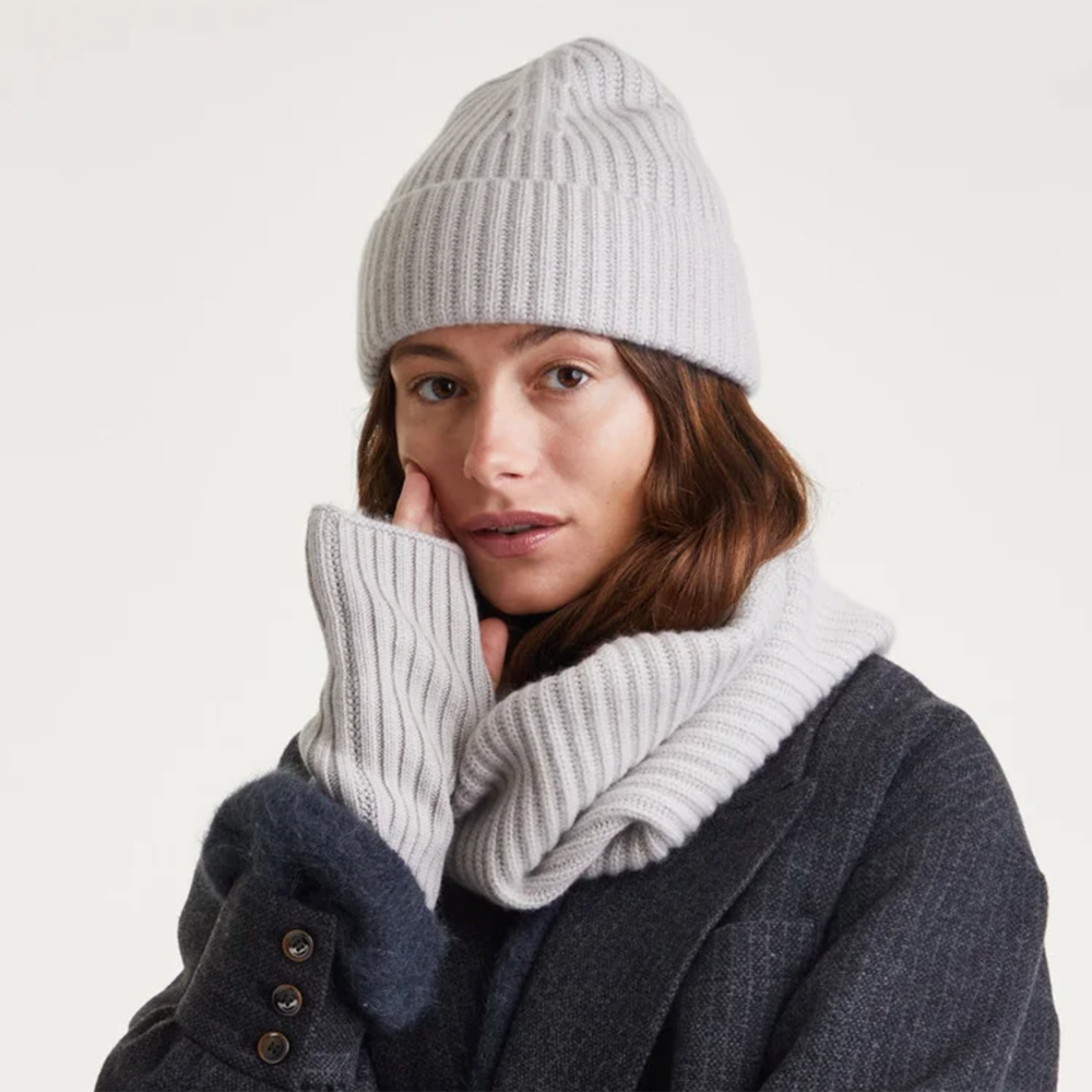 LISA YANG Martigny Stone Grey Cashmere Beanie Hat