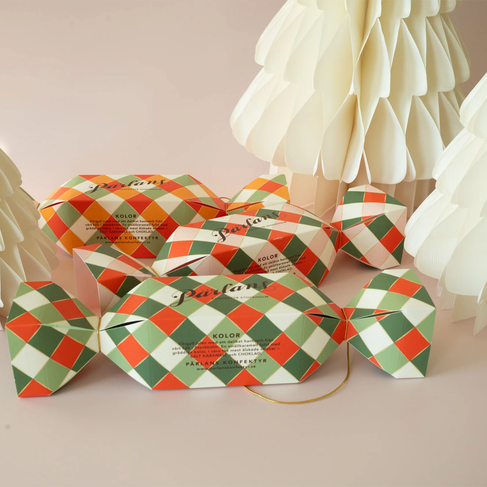 Caramel filled CHRISTMAS CRACKER - 8 pieces