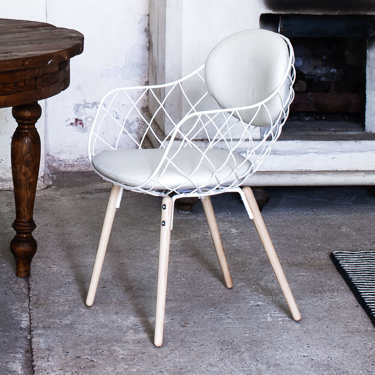 Magis White Piña Chair - natural wood legs