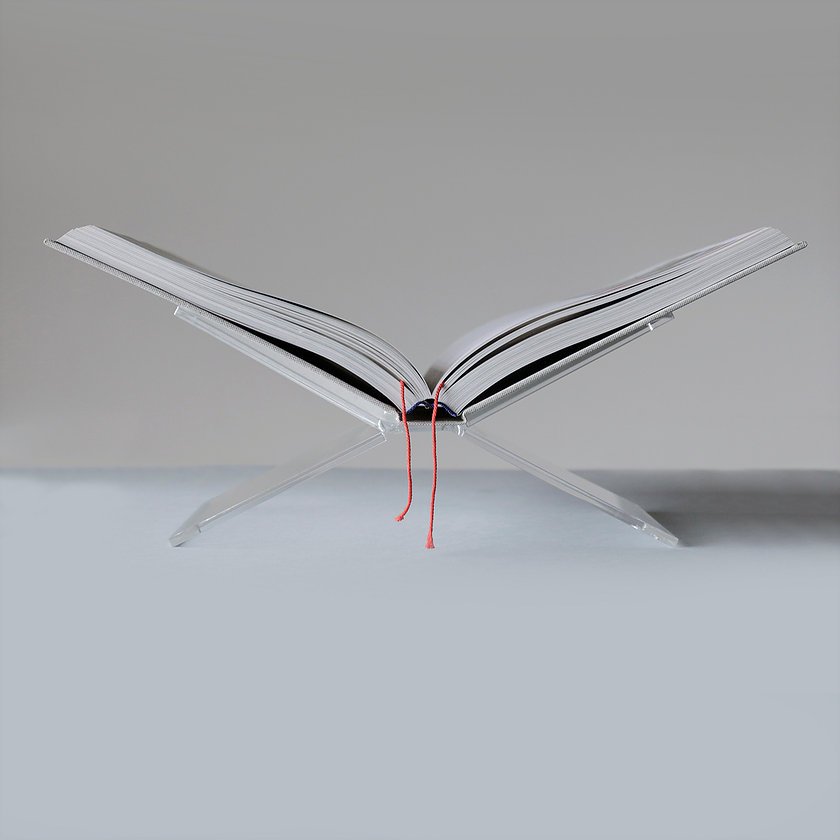 Bookstand in clear acrylic from New Mags