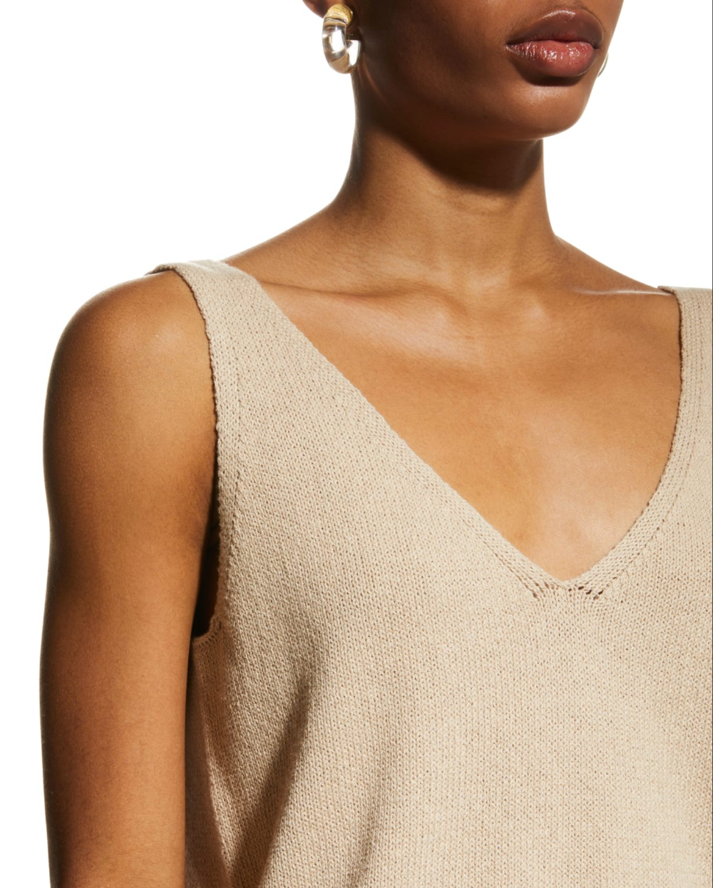 The chic Maise V-neck top from Rails is a knitted version of the classic tank top. Effortless and flirty with a deep V-neck at both front and back, this top is a flattering choice that’s perfect for wearing both solo and layered. 