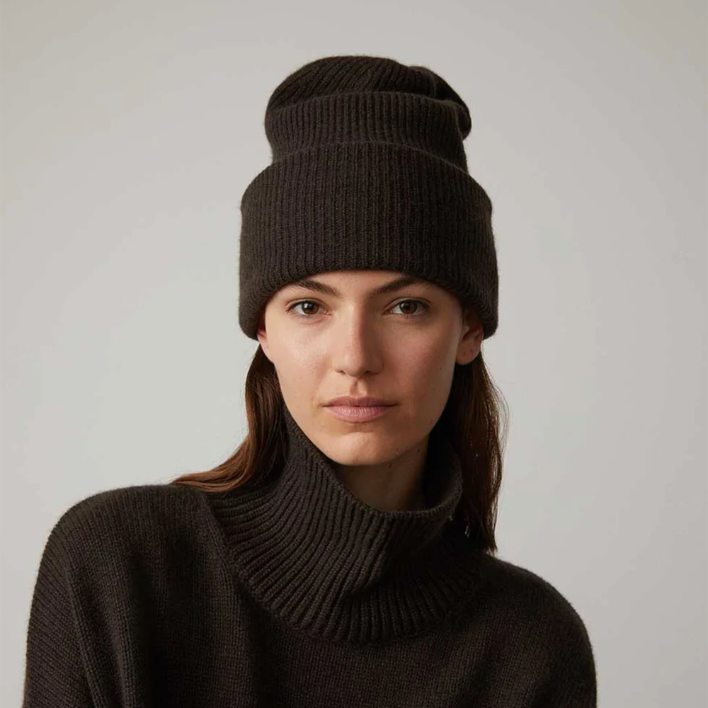 The Stockholm Cashmere Hat in chocolate brown from LISA YANG is a classic rib knit beanie, framed by an oversized turn-up cuff. Made from premium soft and airy cashmere. Unisex styling makes this a family favorite. Adjust the fold-over cuff to find your perfect fit. 